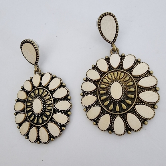 NEW Ivory Wood Antique Gold Western Design Dangle Earrings - Picture 5 of 8